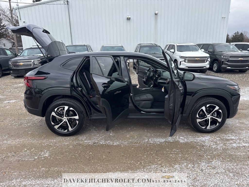 Used 2025 Chevrolet Trax RS w/ Driver Confidence Package image 15