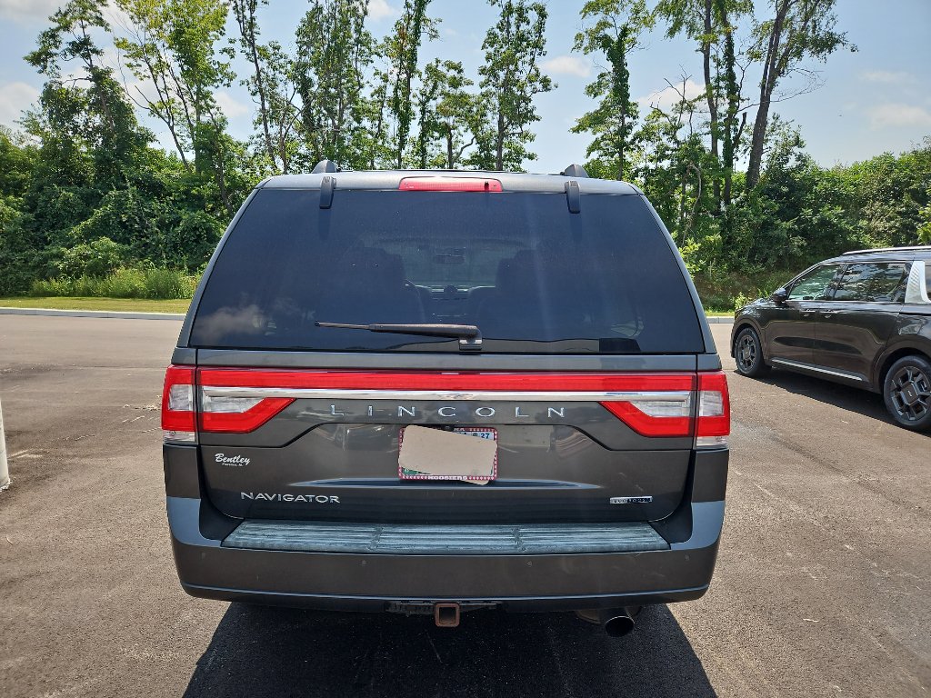 Used 2016 Lincoln Navigator Reserve AWD/4WD image 6