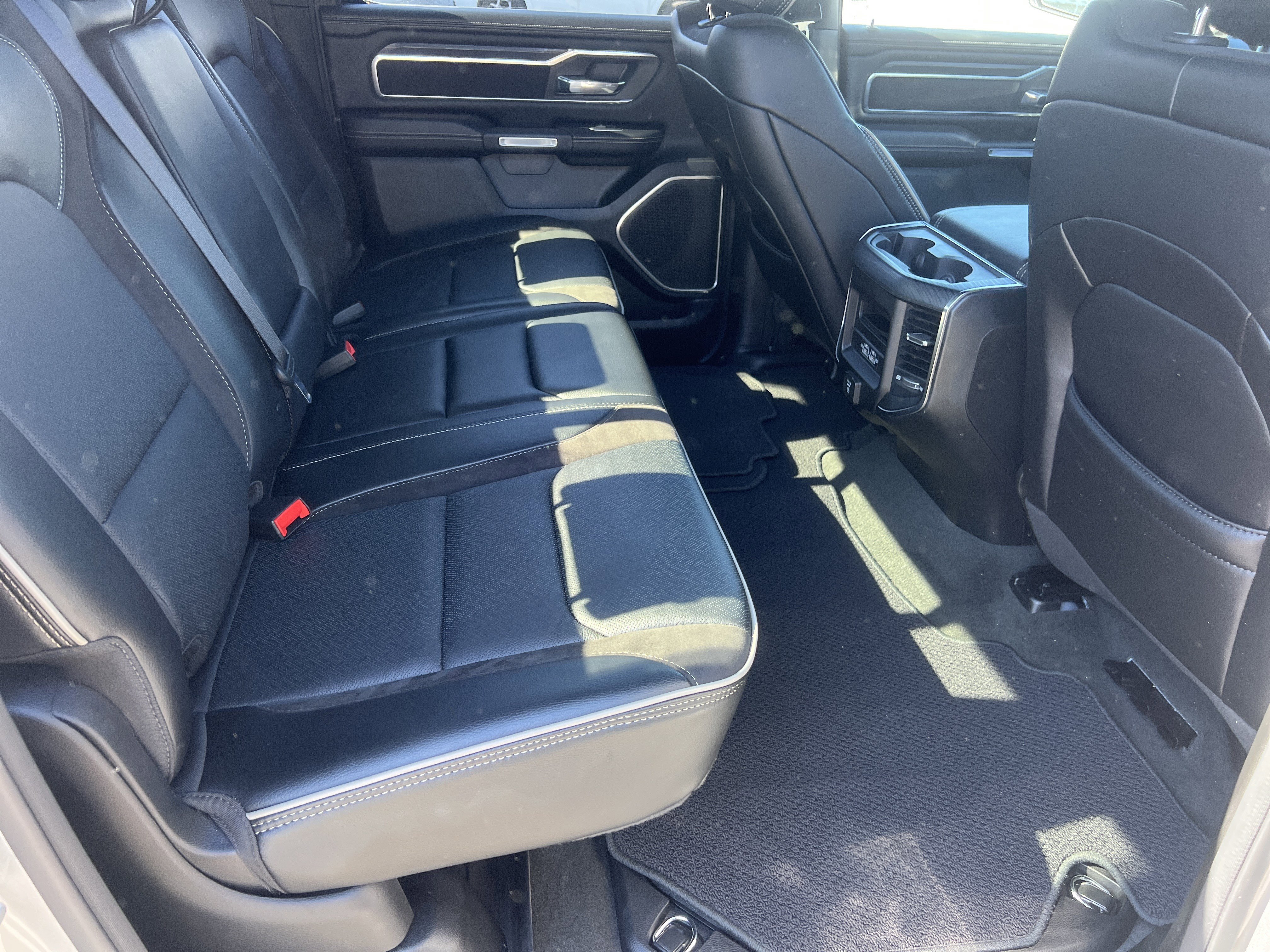 Used 2023 RAM 1500 Laramie AWD/4WD image 19