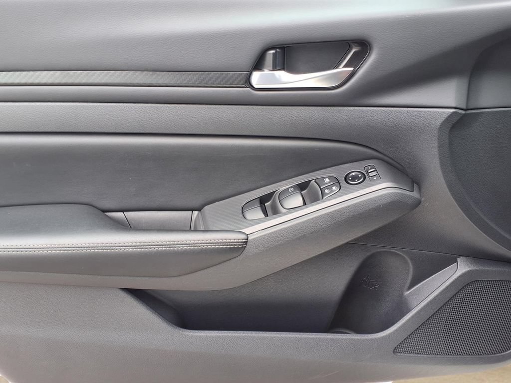 Used 2025 Nissan Altima 2.5 SV FWD image 20