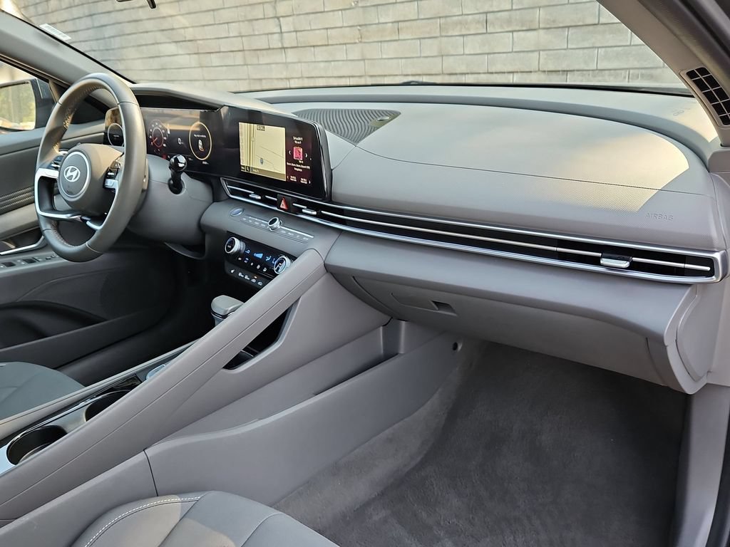 Used 2025 Hyundai Elantra SEL FWD image 32
