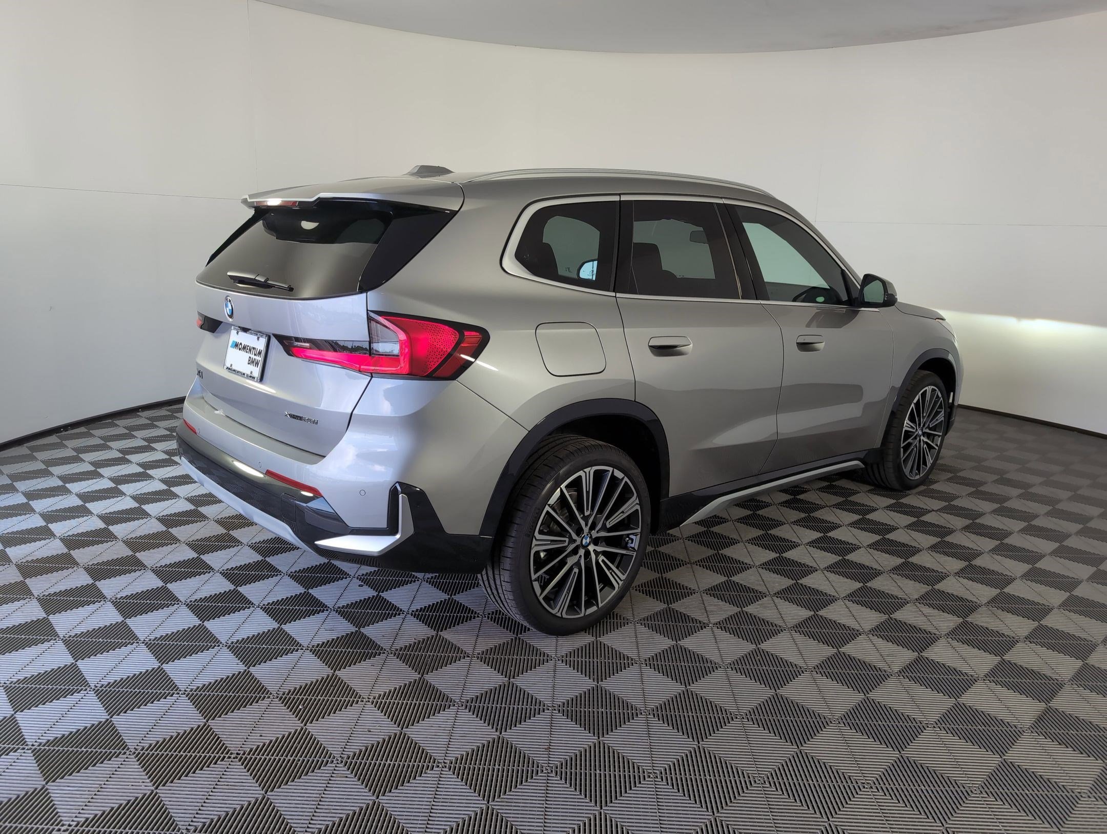 Used 2025 BMW X1 xDrive28i w/ Technology Package image 7