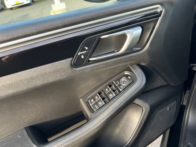 Used 2018 Porsche Macan image 31