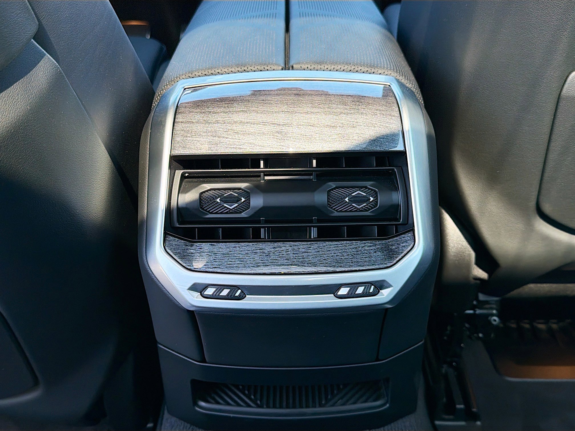 Used 2026 BMW i7 eDrive50 w/ M Sport Package RWD image 19