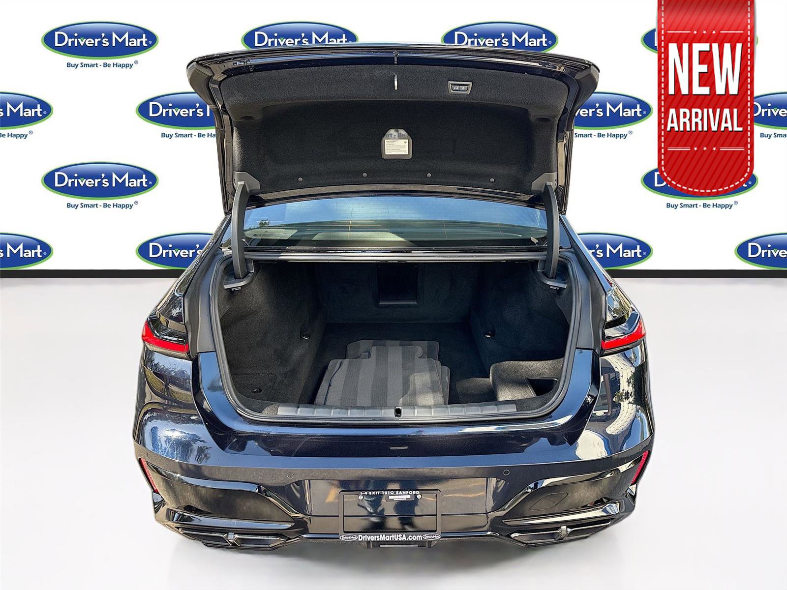 Used 2023 BMW 740i w/ Parking Assistance Package image 28