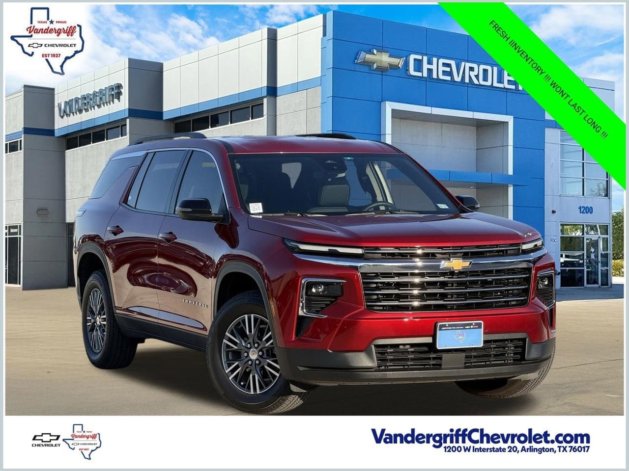 Certified 2025 Chevrolet Traverse LT FWD image 1