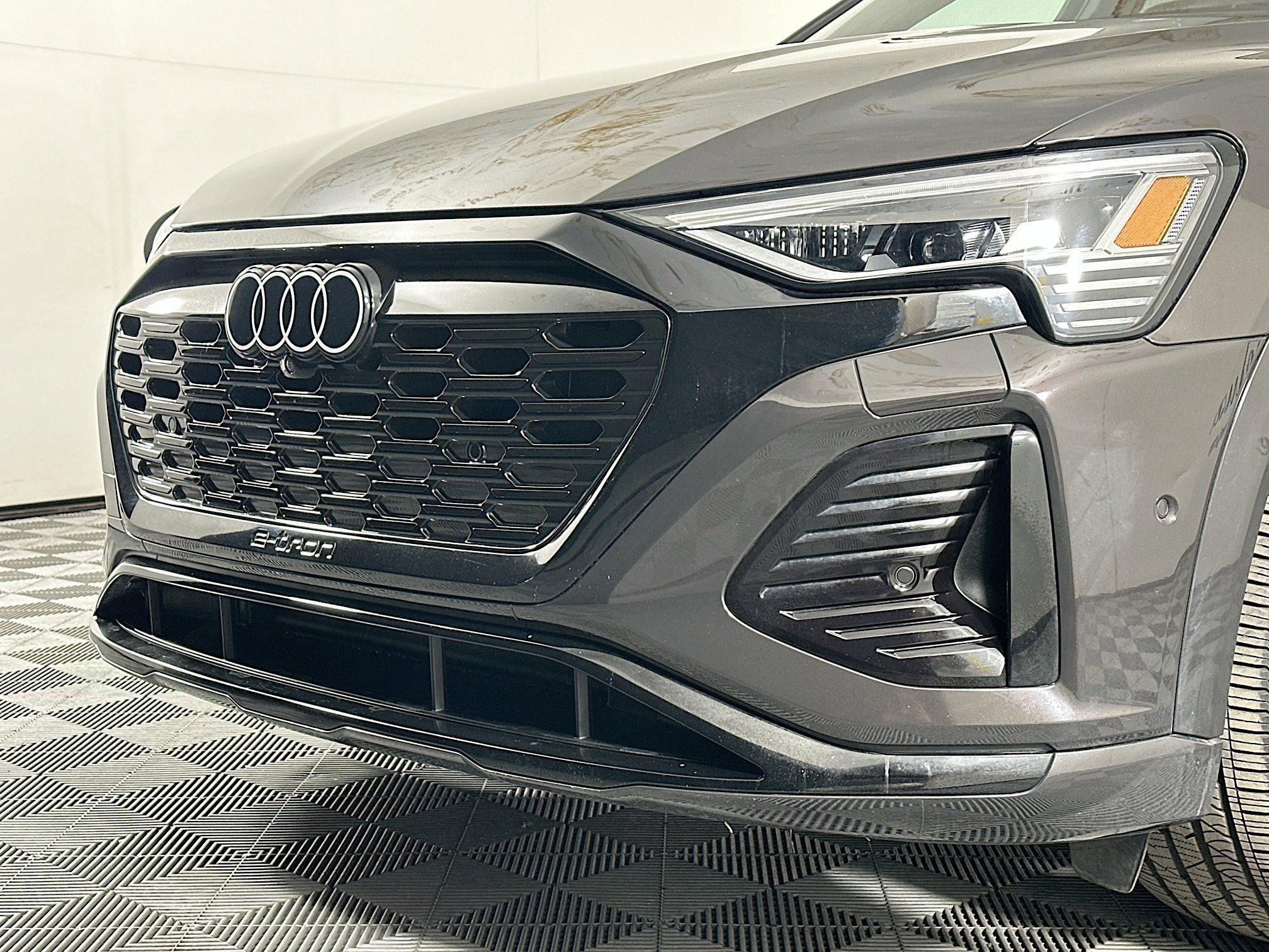 Used 2024 Audi Q8 e-tron Prestige w/ Prestige Package image 33