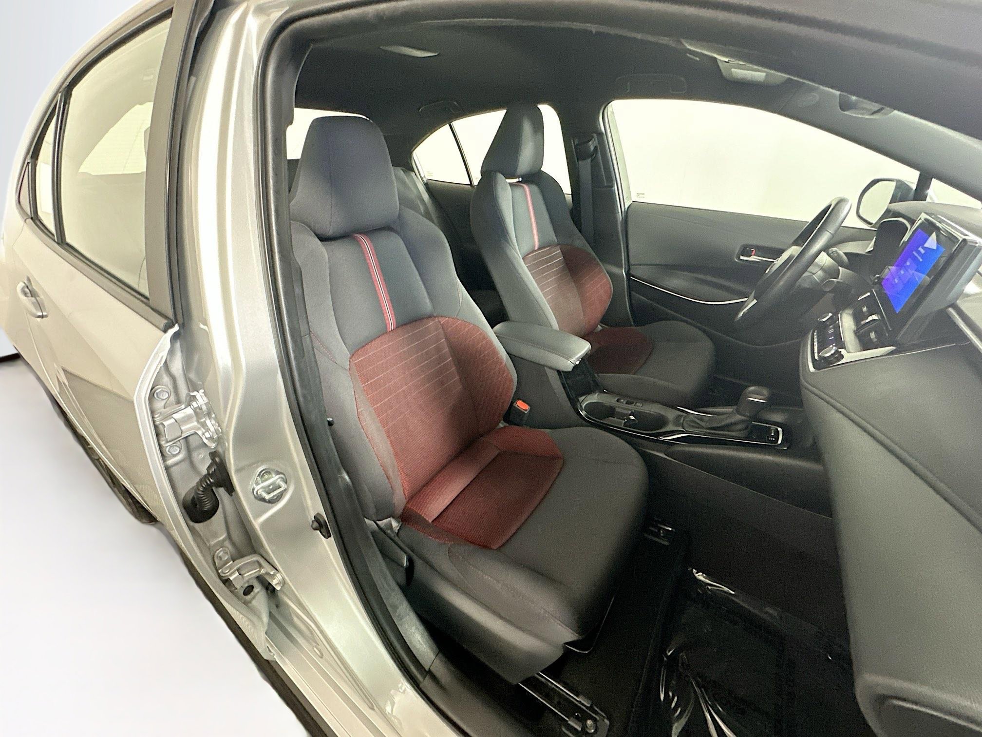 Used 2025 Toyota Corolla SE image 27