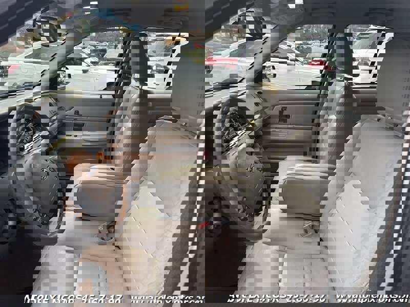 Used 2004 Ford Crown Victoria LX image 17