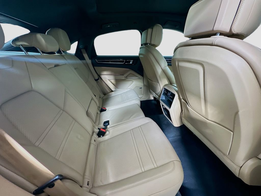 Used 2023 Porsche Cayenne S image 28