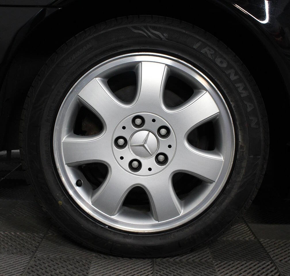 Used 2001 Mercedes-Benz CLK 320 Cabriolet image 25