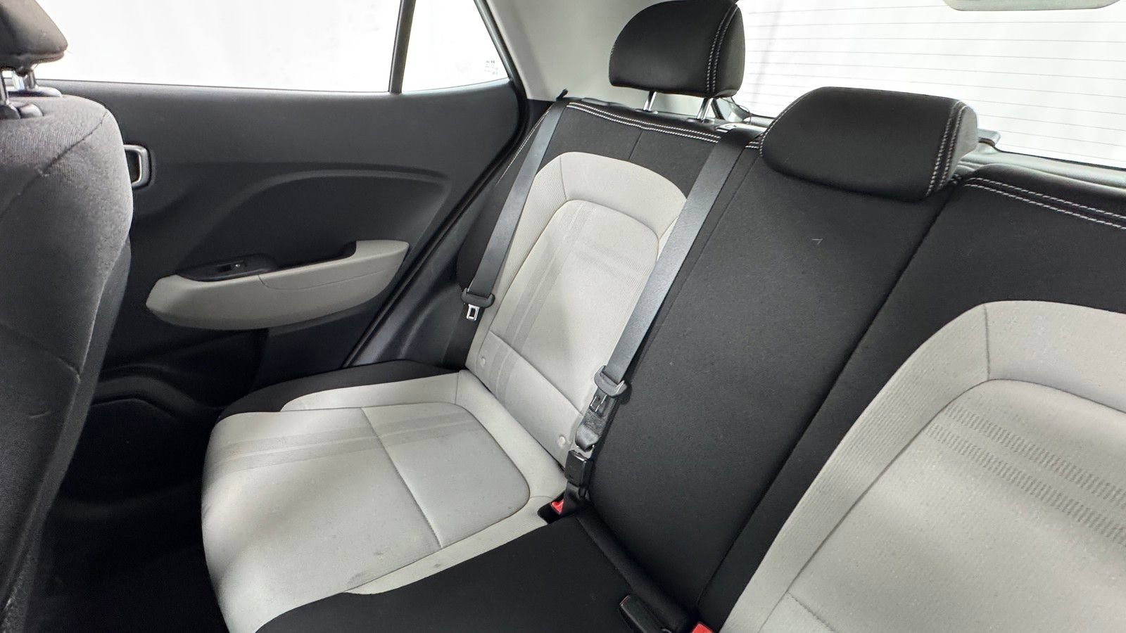 Used 2025 Hyundai Venue SEL FWD image 14