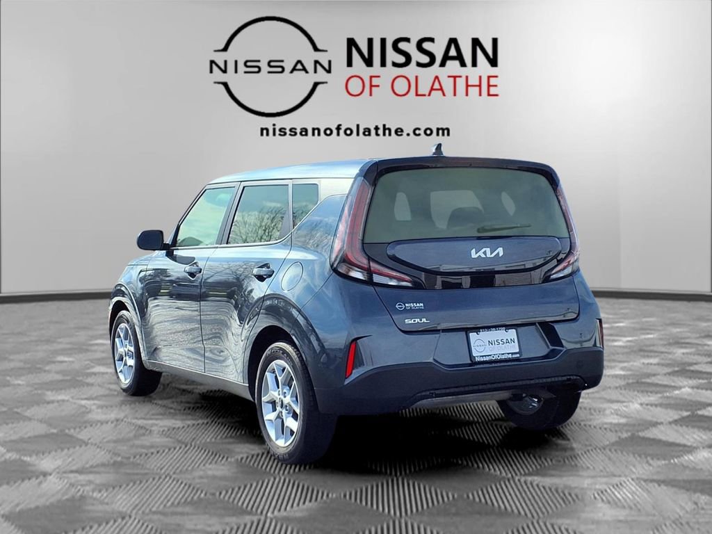 Used 2025 Kia Soul LX w/ LX Technology Package FWD image 1