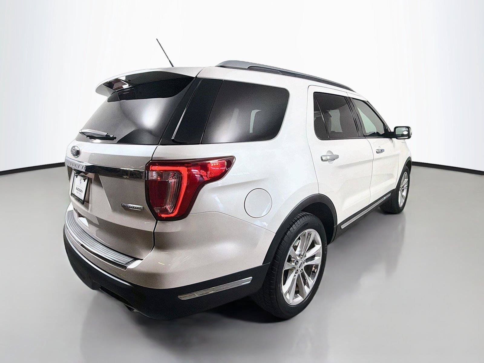 Used 2018 Ford Explorer Limited w/ Equipment Group 301A FWD image 5