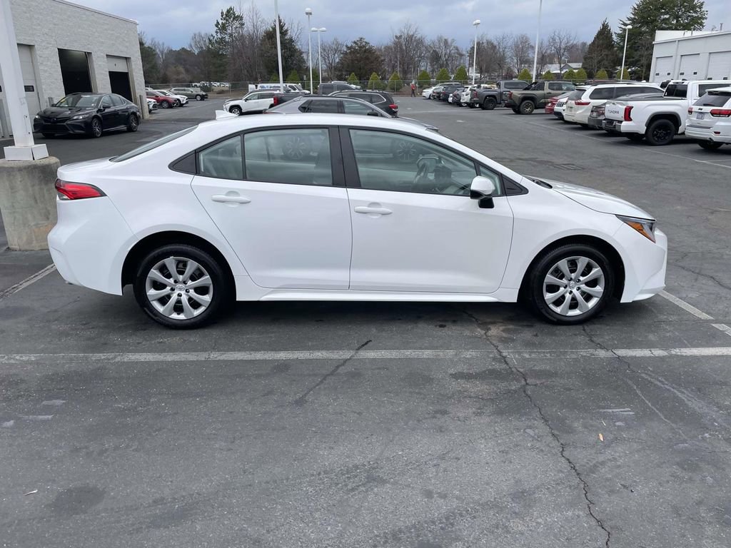 Used 2025 Toyota Corolla LE image 11