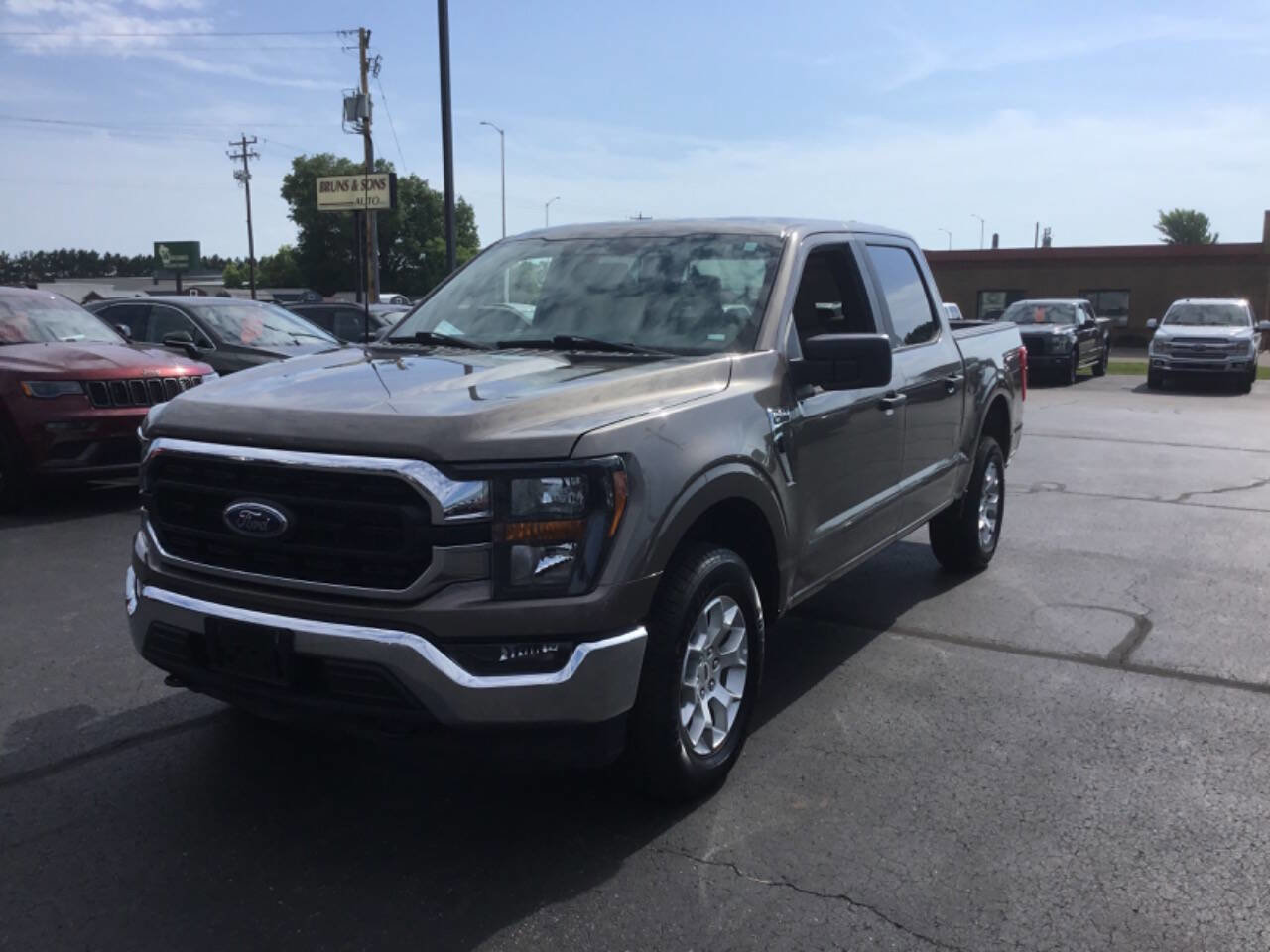 Used 2023 Ford F150 XLT image 1