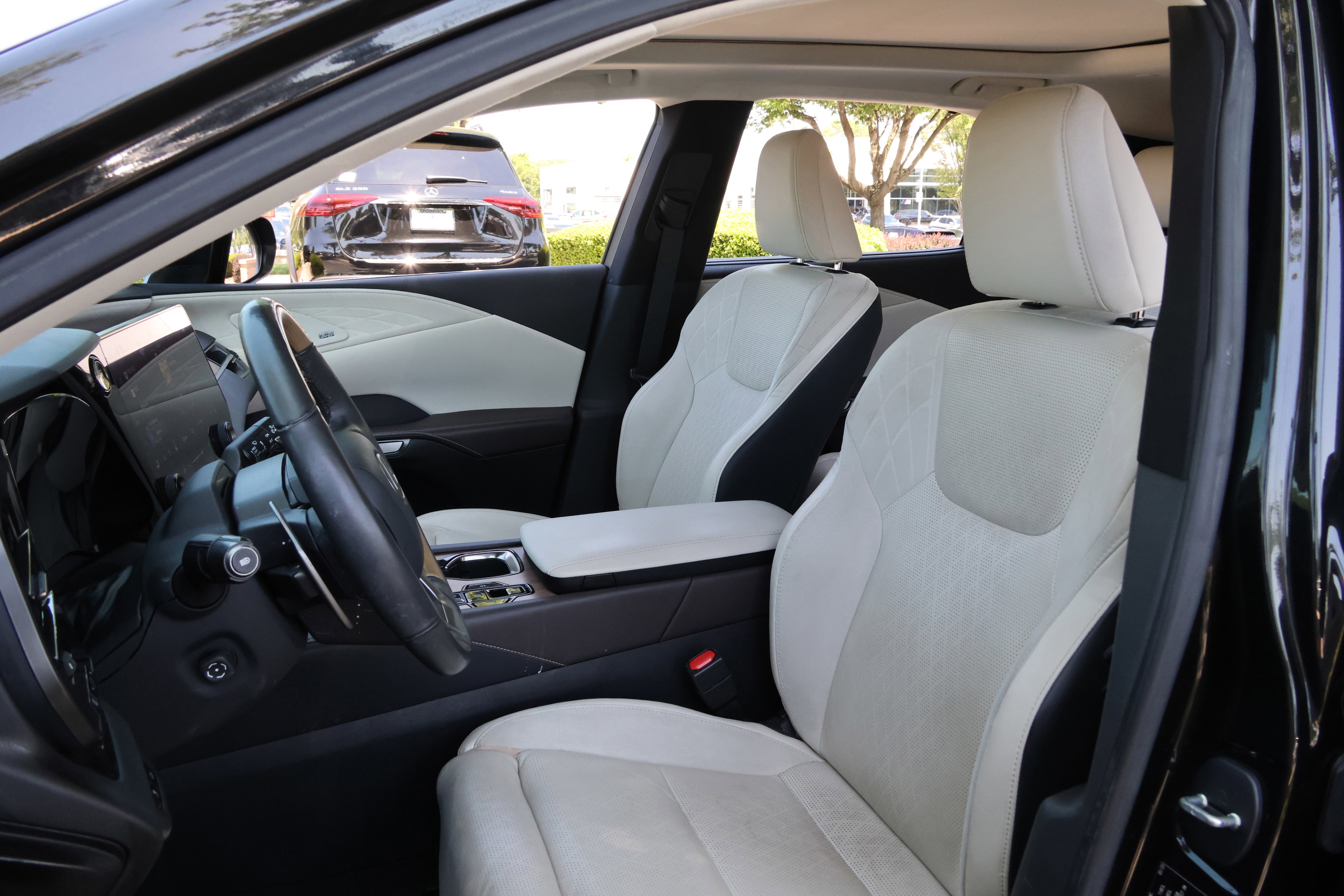 Used 2023 Lexus RX 350 FWD w/ Cold Area Package image 35