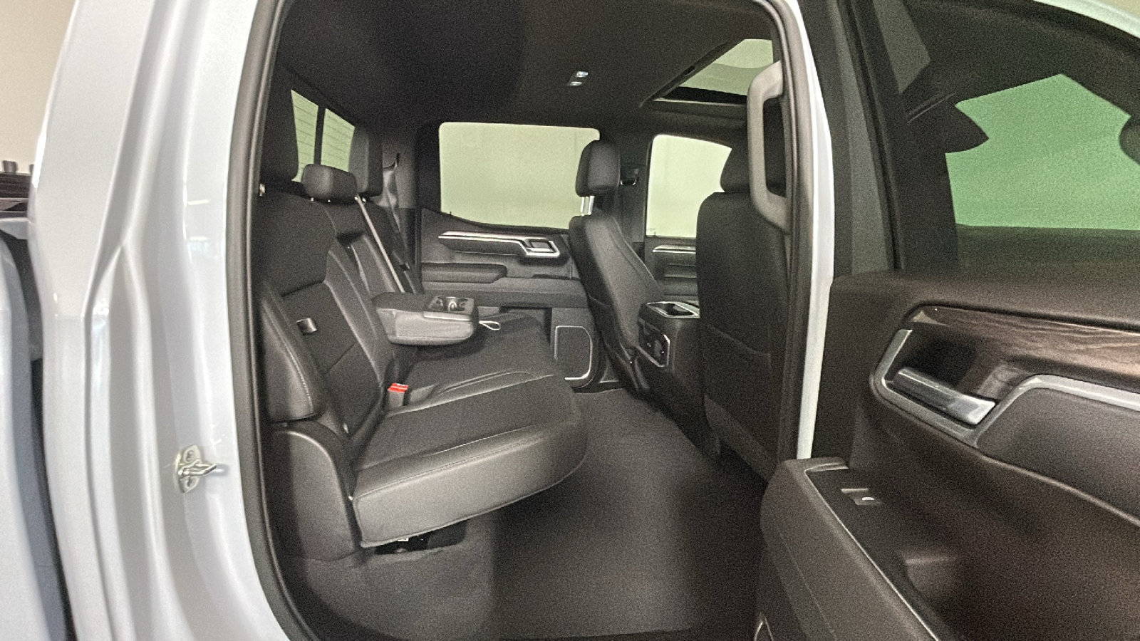 Used 2026 Chevrolet Silverado 1500 LTZ w/ LTZ Convenience Package II AWD/4WD image 35