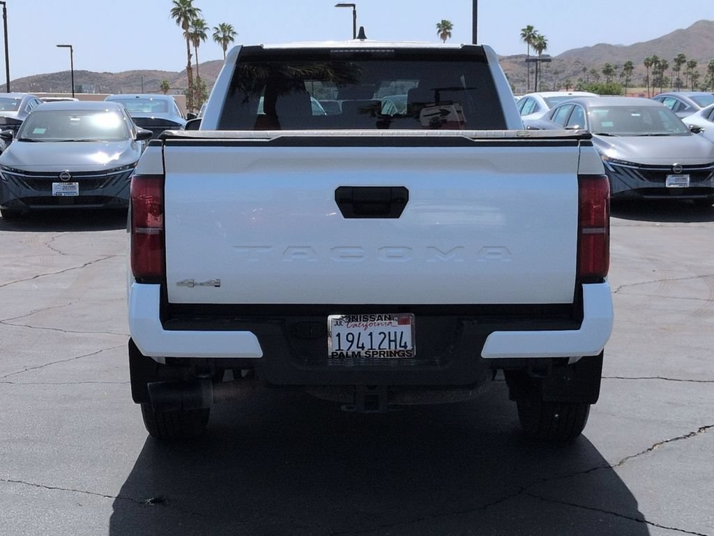 Used 2025 Toyota Tacoma SR5 AWD/4WD image 4