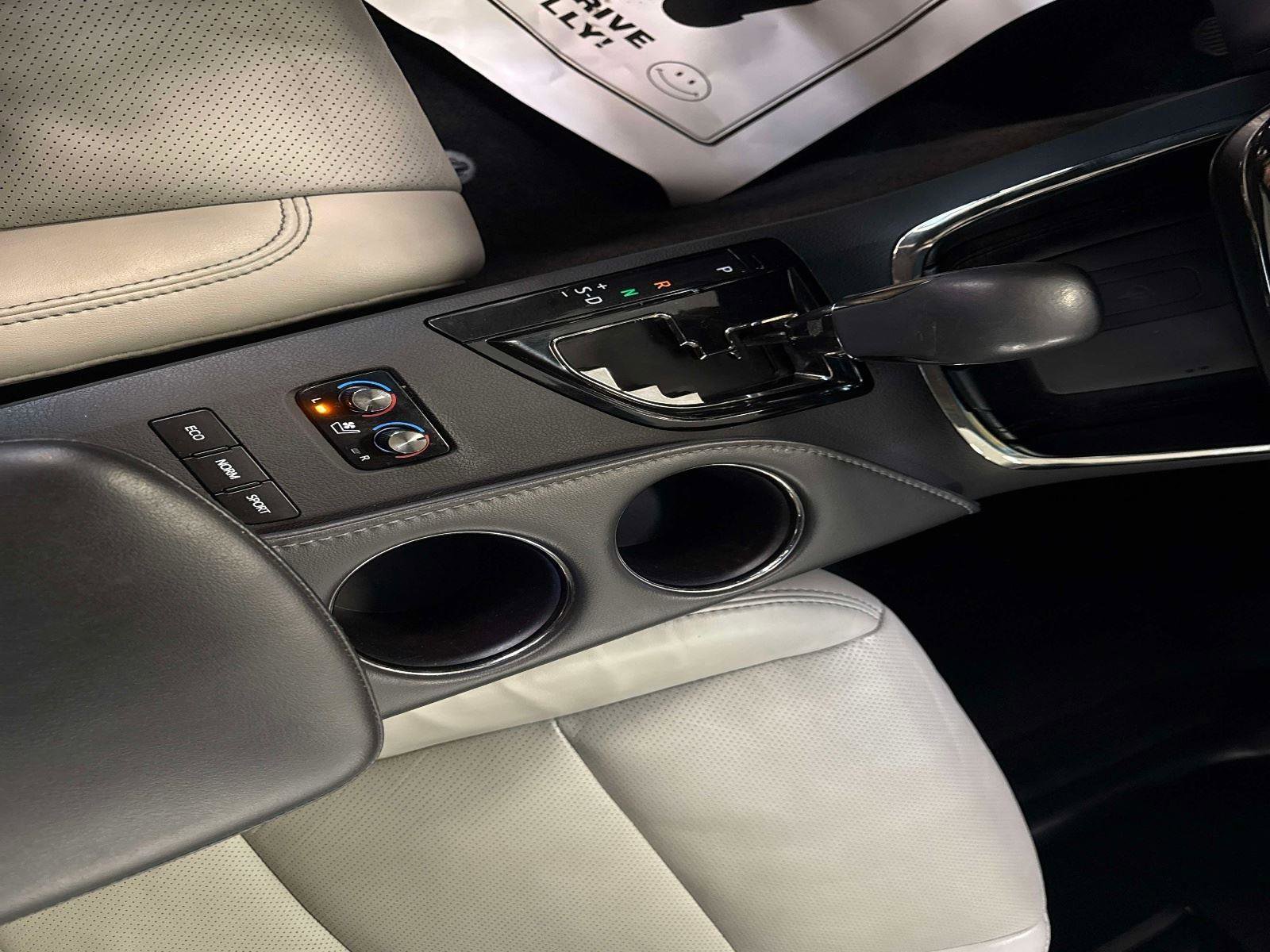 Used 2017 Toyota Avalon Limited w/ Carpet Mat Package image 24