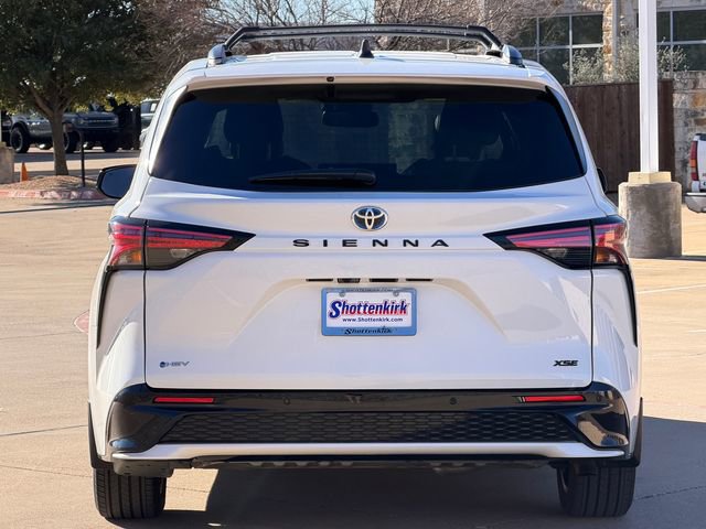 Used 2025 Toyota Sienna XSE FWD image 7