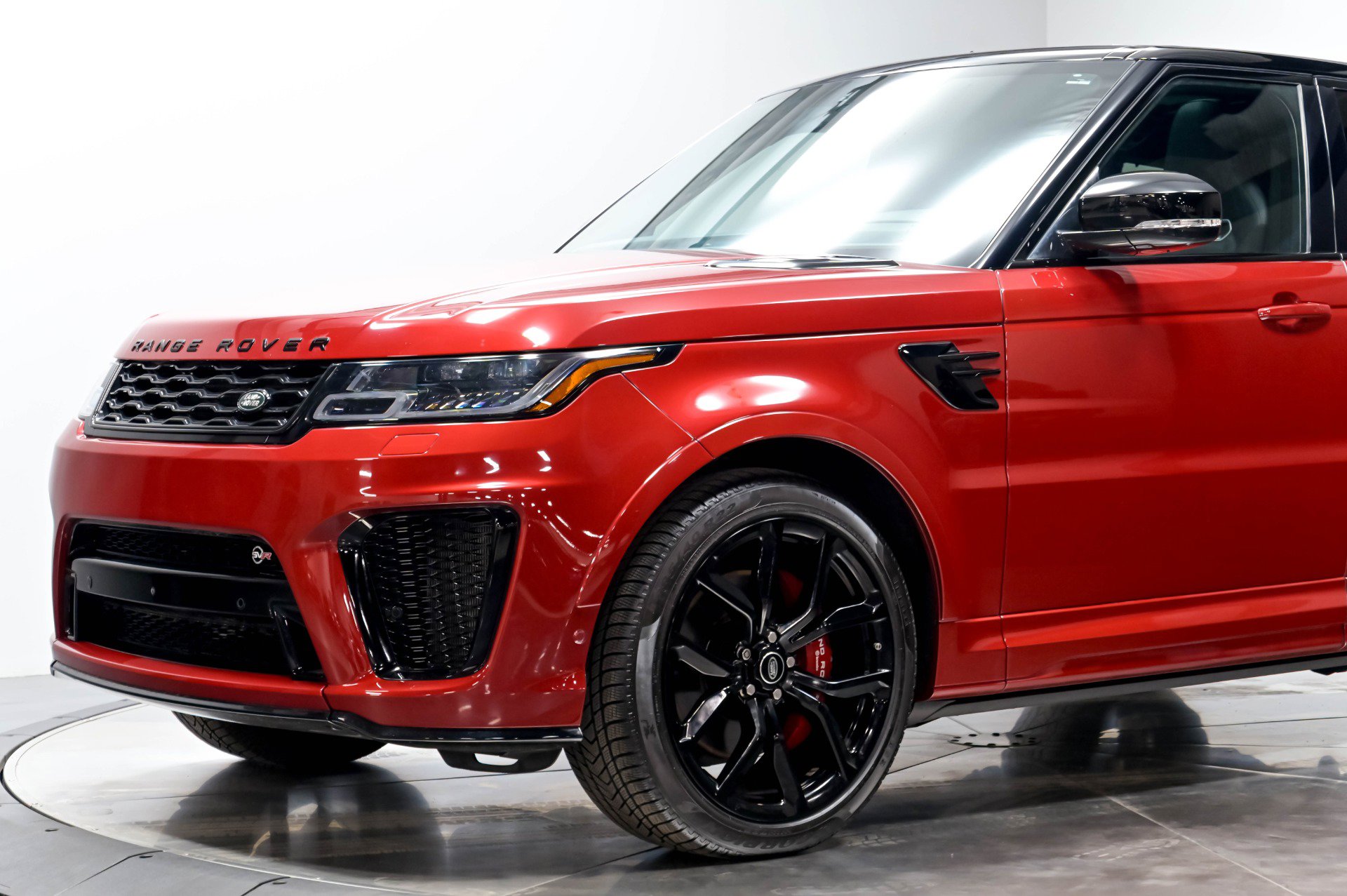 Used 2022 Land Rover Range Rover Sport SVR Carbon Edition AWD/4WD image 4