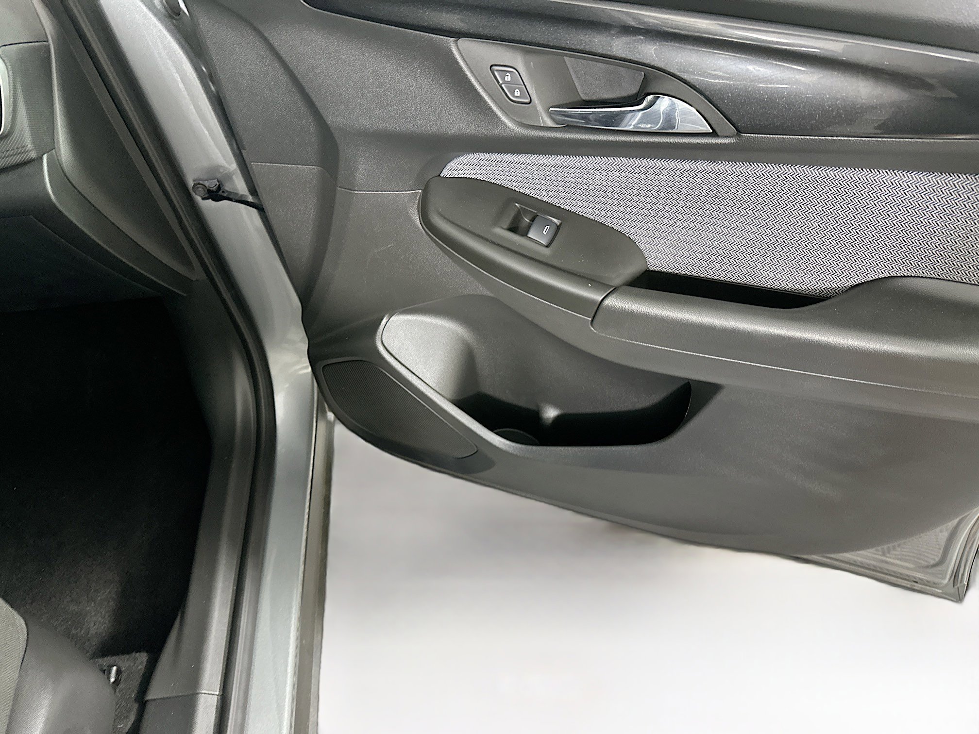 Used 2025 Chevrolet TrailBlazer LT AWD/4WD image 29