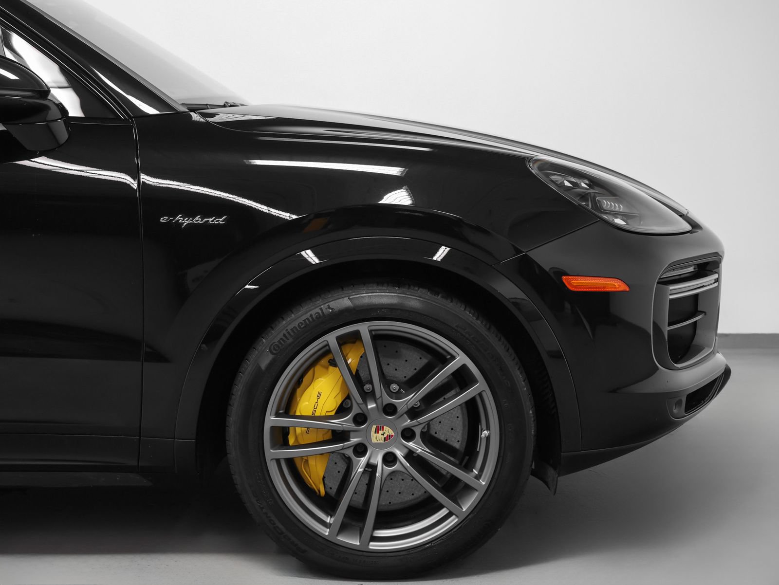 Certified 2023 Porsche Cayenne Turbo S AWD/4WD image 15
