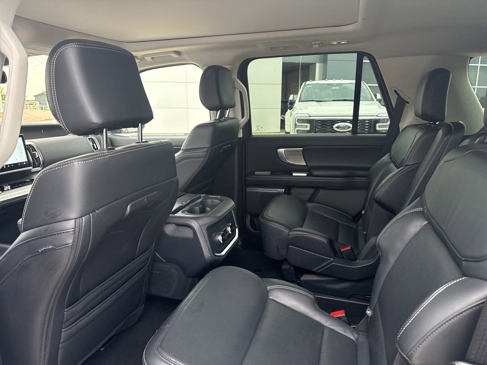 Used 2025 Ford Expedition Platinum image 10