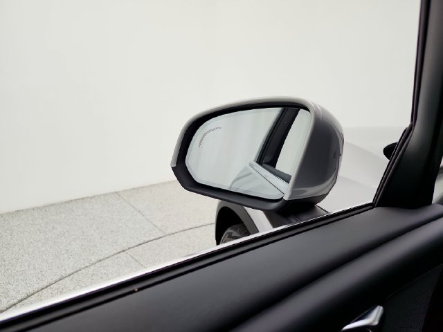 Certified 2023 Volvo XC40 B5 Plus w/ Protection Package Premier AWD/4WD image 23