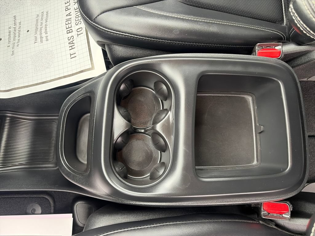 Used 2025 Chrysler Pacifica Select FWD image 25