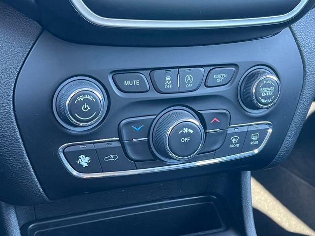 Used 2019 Jeep Cherokee Latitude Plus FWD image 25