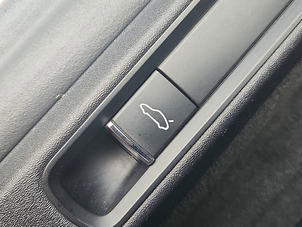 Certified 2018 Porsche 718 Cayman image 23