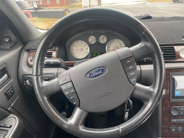 Used 2005 Ford Five Hundred Limited image 19