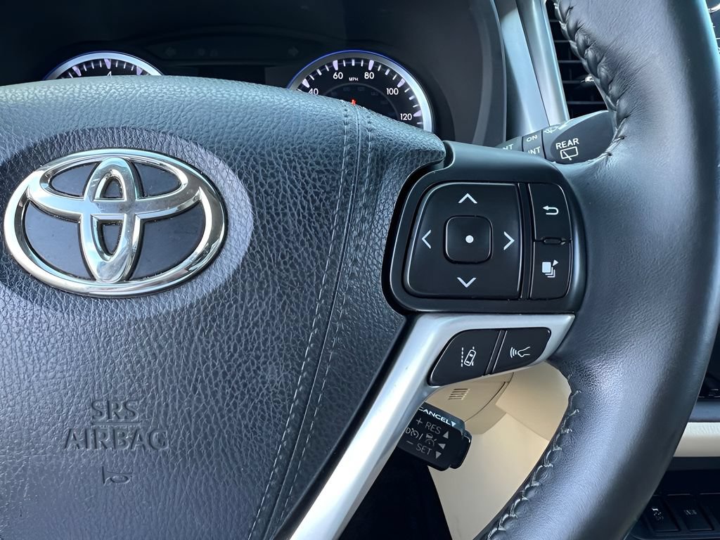Certified 2017 Toyota Highlander XLE FWD image 21