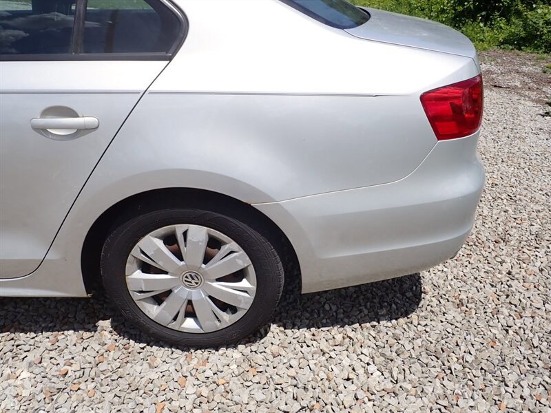 Used 2011 Volkswagen Jetta SE FWD image 12