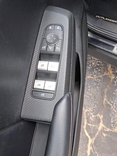 Used 2024 Mitsubishi Outlander AWD image 9