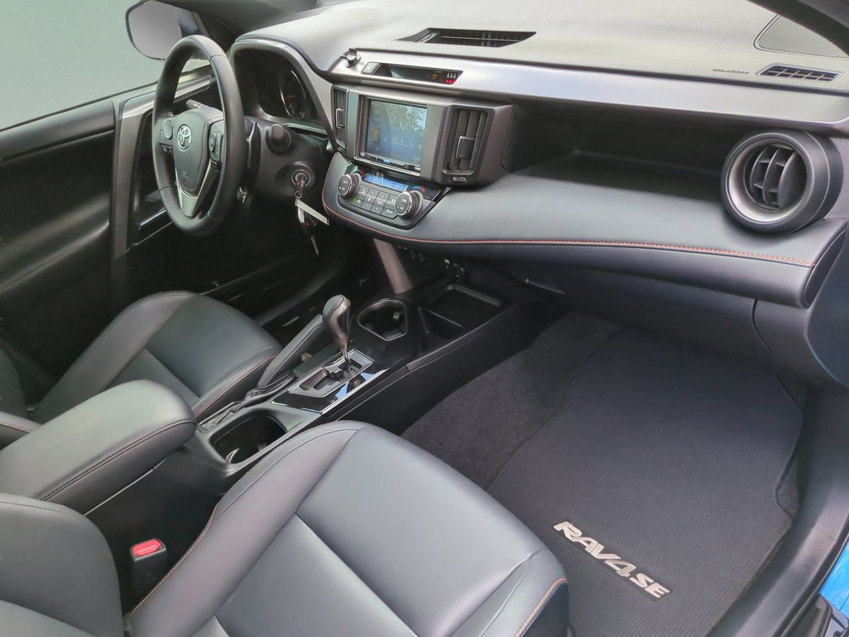 Used 2018 Toyota RAV4 SE w/ Cargo Management Package FWD image 20
