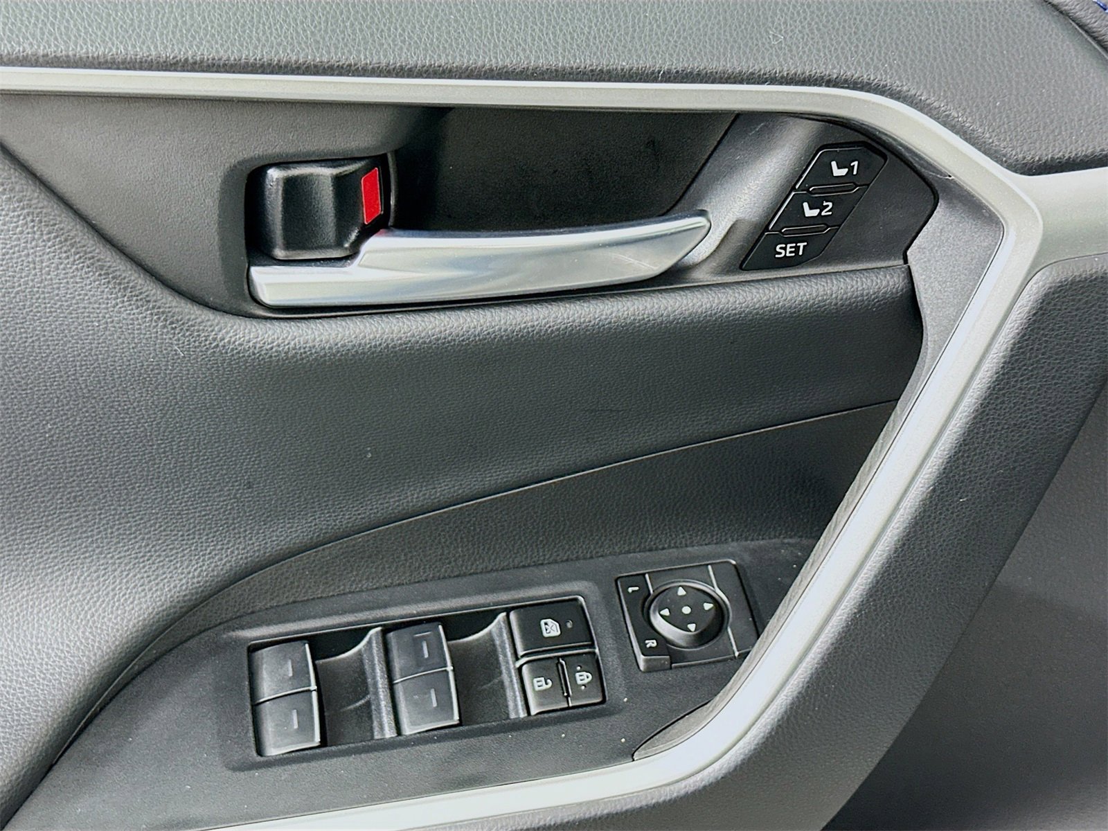 Used 2024 Toyota RAV4 XSE w/ Advanced Technology Package image 18