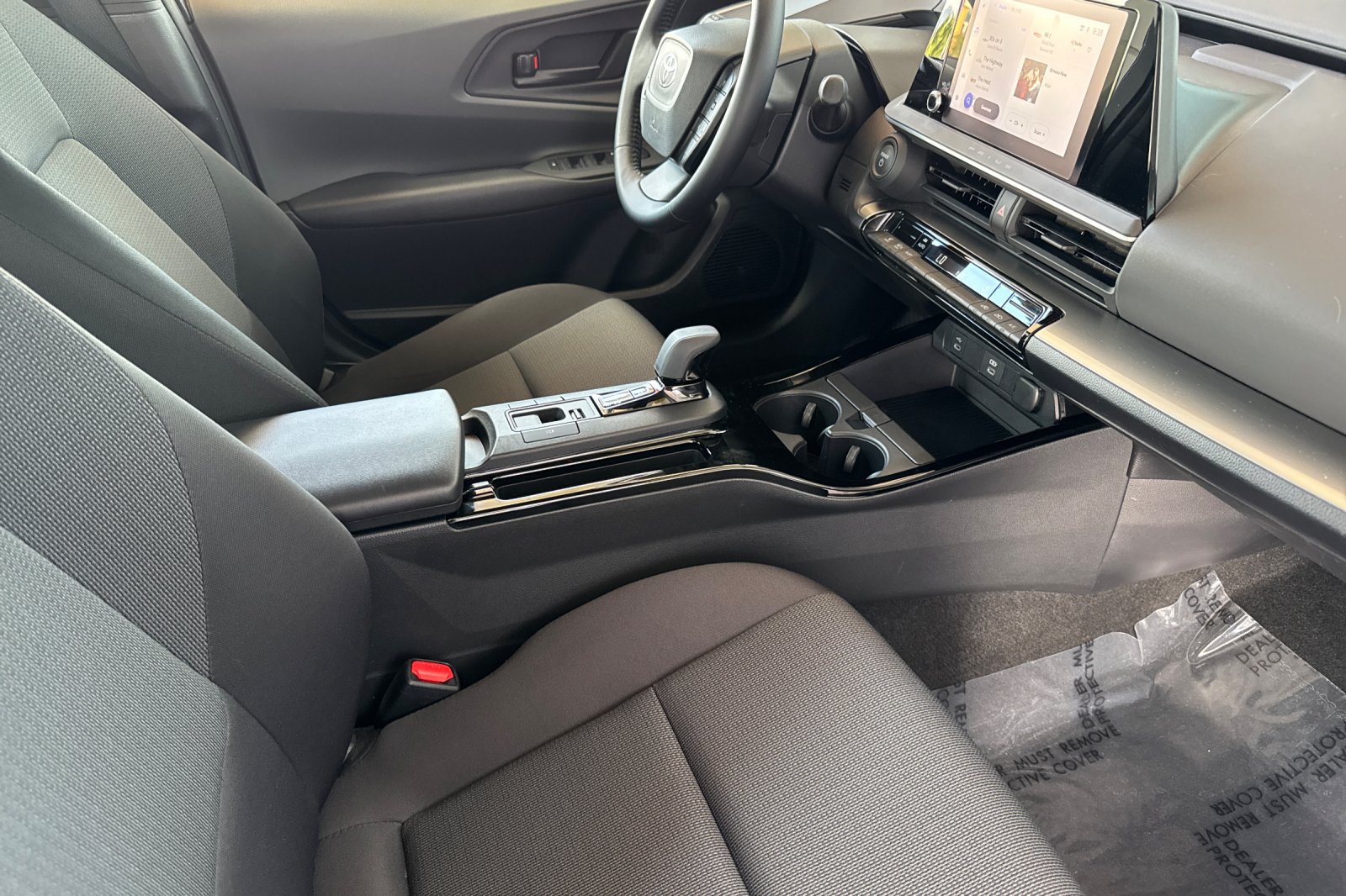 Used 2024 Toyota Prius LE FWD image 19