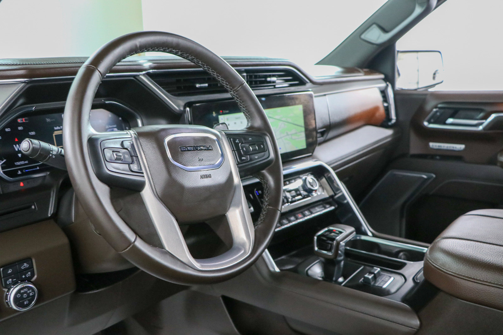 Used 2025 GMC Sierra 1500 Denali AWD/4WD image 25