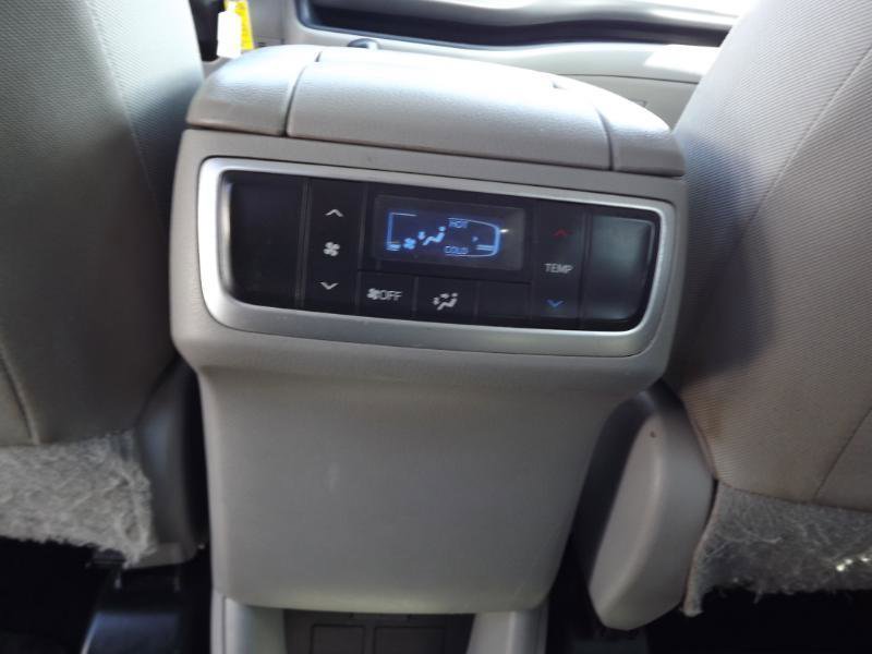 Used 2017 Toyota Highlander LE w/ Carpet Mat Package FWD image 23