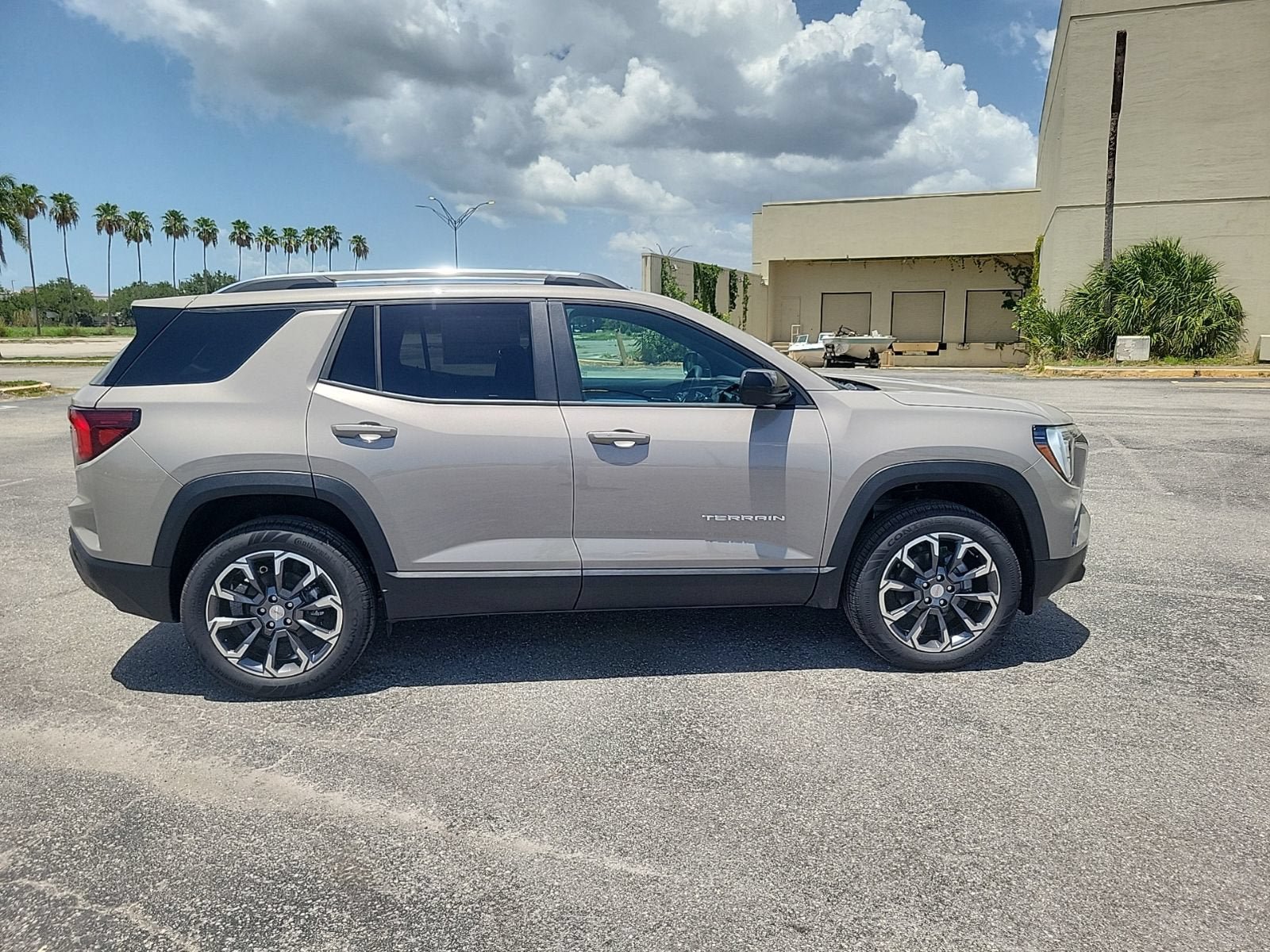 New 2027 GMC Terrain Elevation w/ Elevation Premium Package FWD image 4