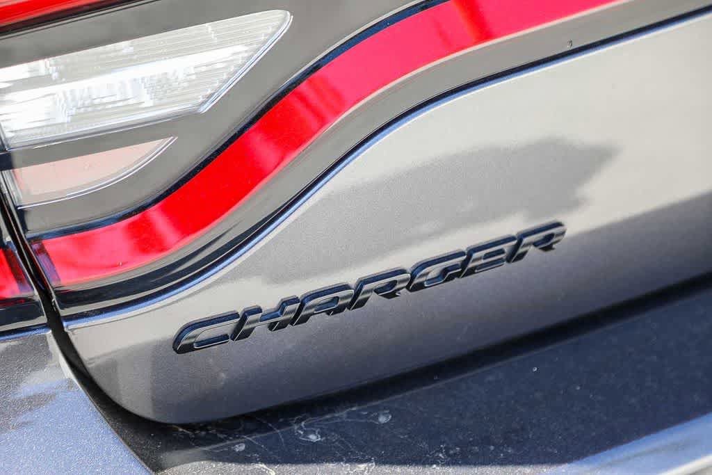 Used 2019 Dodge Charger SXT w/ Blacktop Package RWD image 10