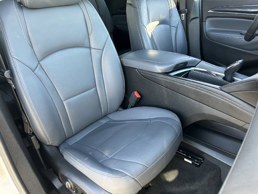 Used 2020 Buick Enclave Essence w/ Sport Touring Edition FWD image 10