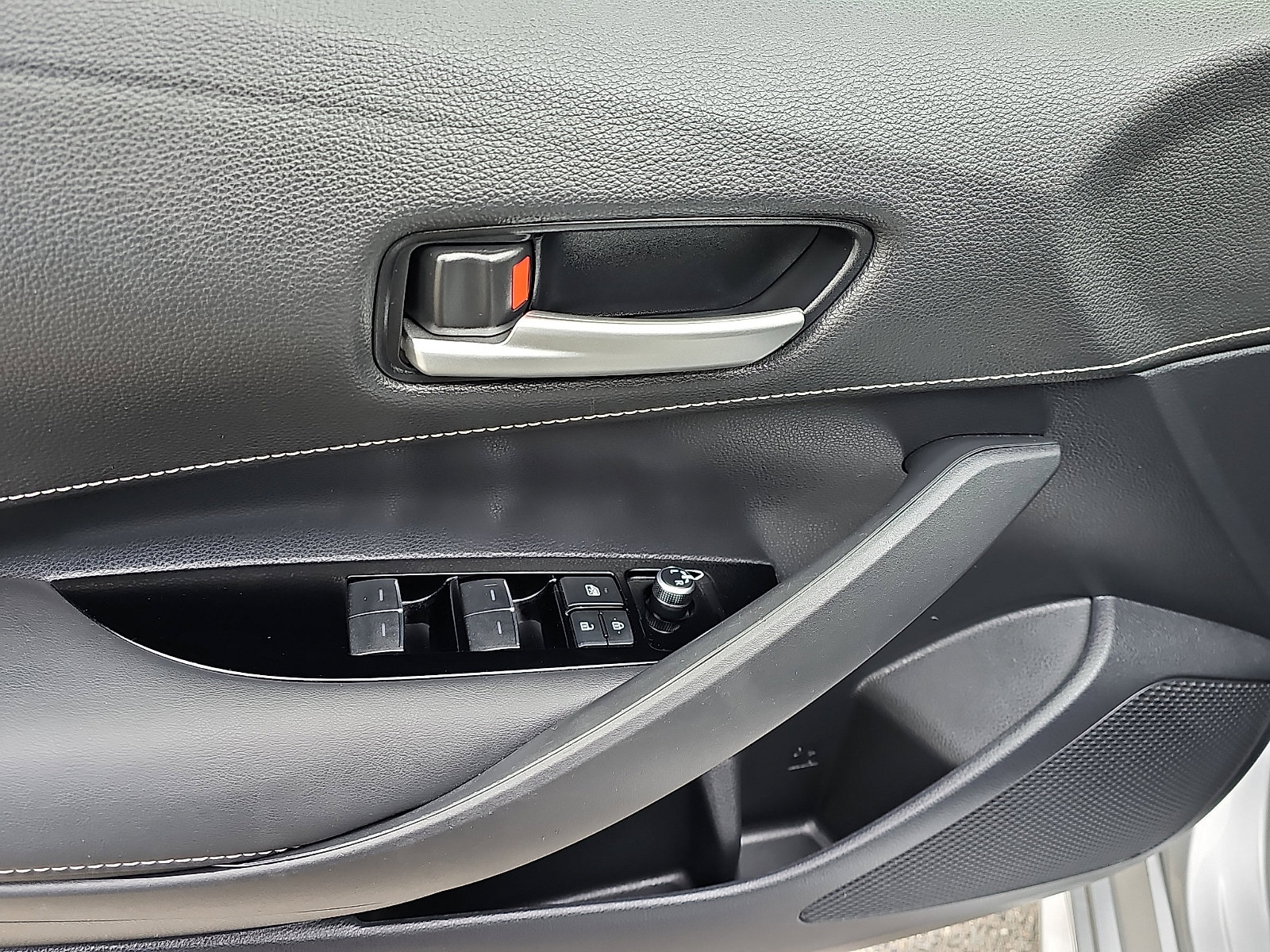 Used 2020 Toyota Corolla SE w/ SE Preferred Package image 12