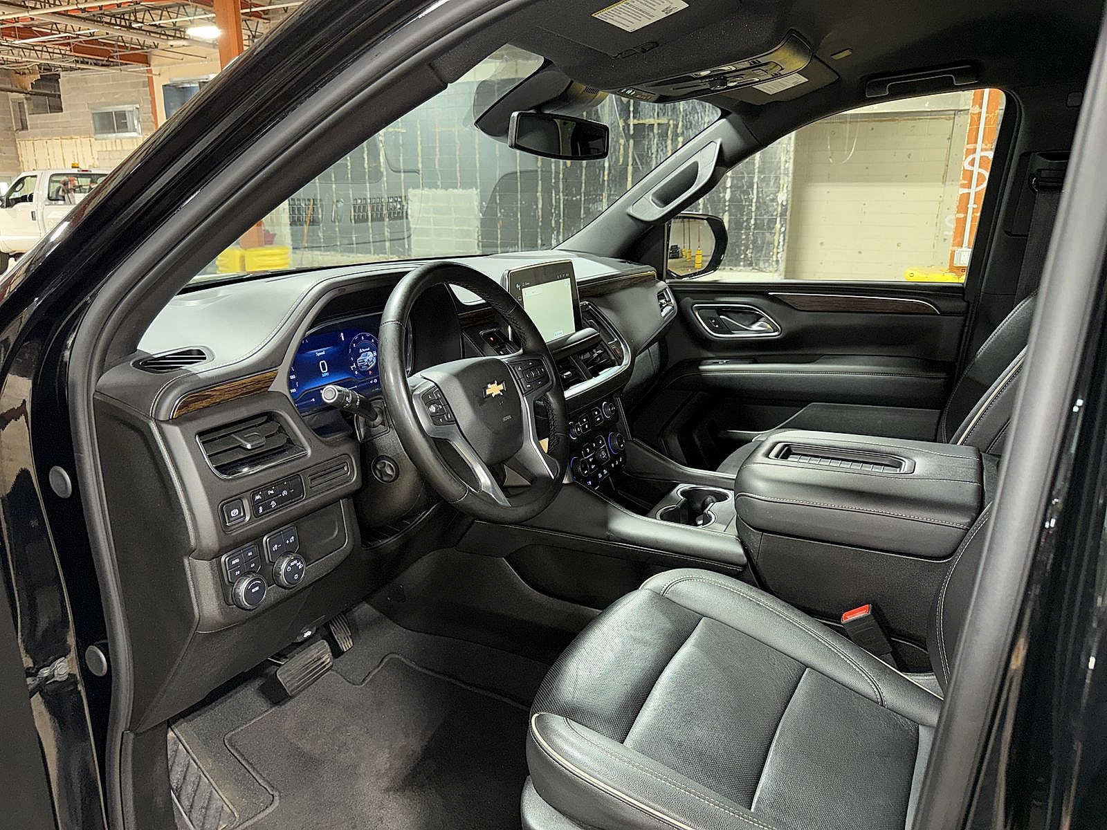 Used 2024 Chevrolet Tahoe Premier AWD/4WD image 32