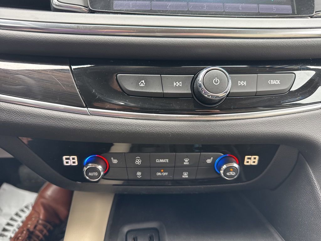 Certified 2018 Buick Enclave Essence FWD image 27