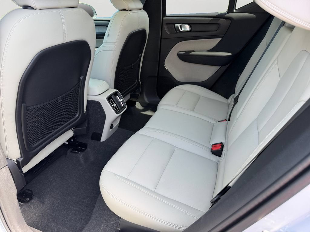Certified 2024 Volvo XC40 B5 Plus w/ Protection Package Premier AWD/4WD image 12