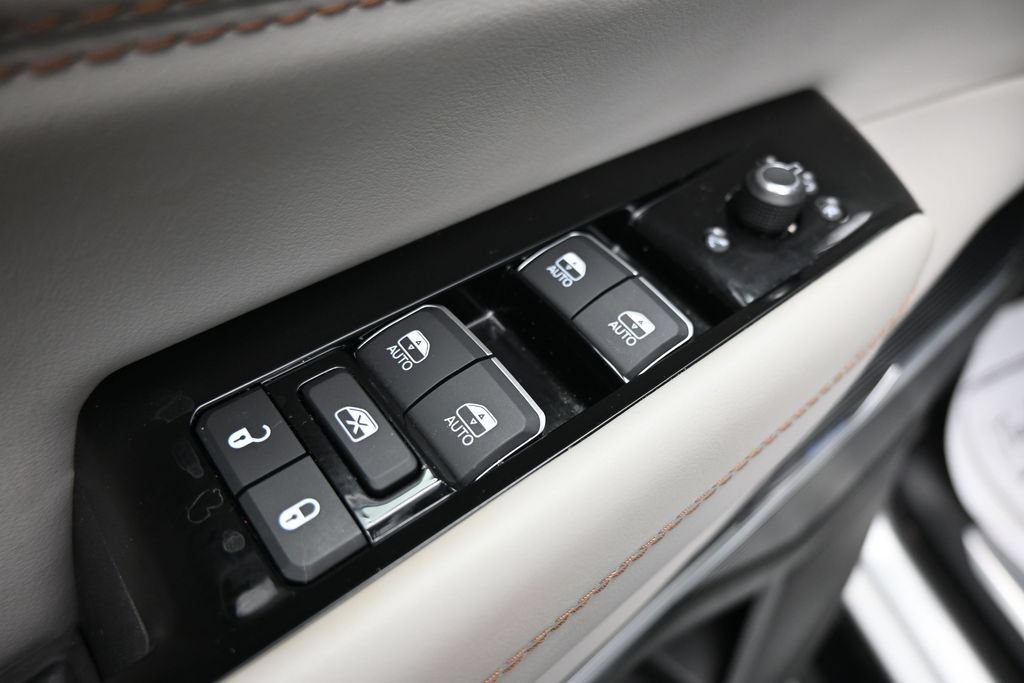 New 2026 Jeep Grand Wagoneer L Summit AWD/4WD image 11